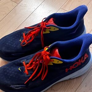 Men’s Size 9 Hokas